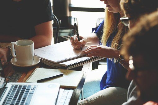 Gesprekstechnieken voor leidinggevenden (12): omgaan met ambivalente medewerkers