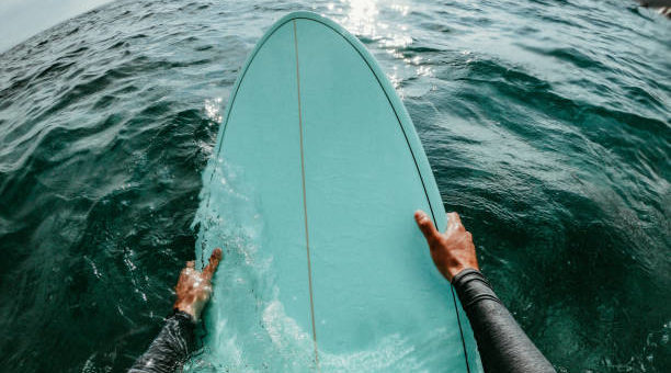 Surflessen vanuit container belast met 6% btw