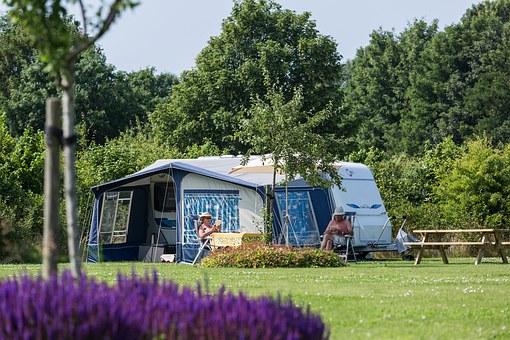 Reiskostenvergoeding voor ritten van kantoor naar de camping en terug?