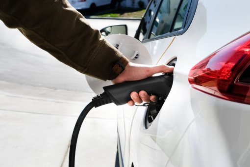Vergoeding laadkosten auto van de zaak wordt er niet gemakkelijker op