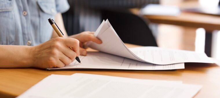 Manager personeelszaken heeft en krijgt geen arbeidsovereenkomst