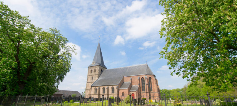 Parochie is btw-ondernemer bij levering bouwterrein – toch samenloopvrijstelling